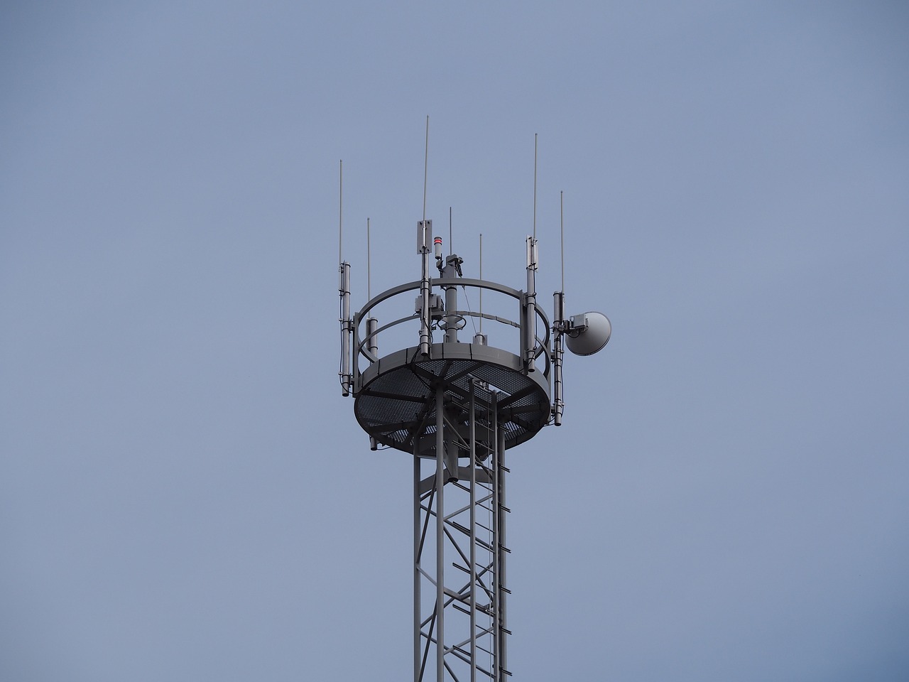 transmission mast, radio station, cellphone mast-2722028.jpg